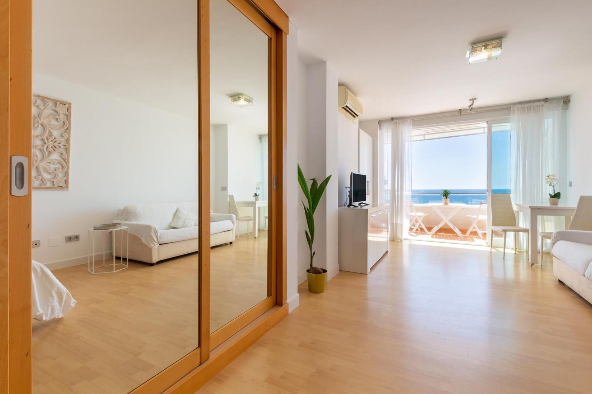 Apartamento Roca Chica - Parking - Frente Playa - Terraza - Wifi - Bajondillo Y Carihuela *